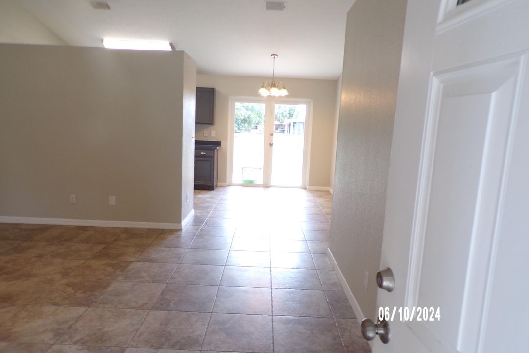 For Sale: $294,900 (3 beds, 2 baths, 1300 Square Feet)