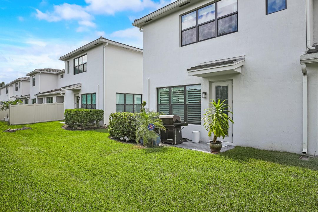 For Sale: $625,000 (3 beds, 2 baths, 1954 Square Feet)