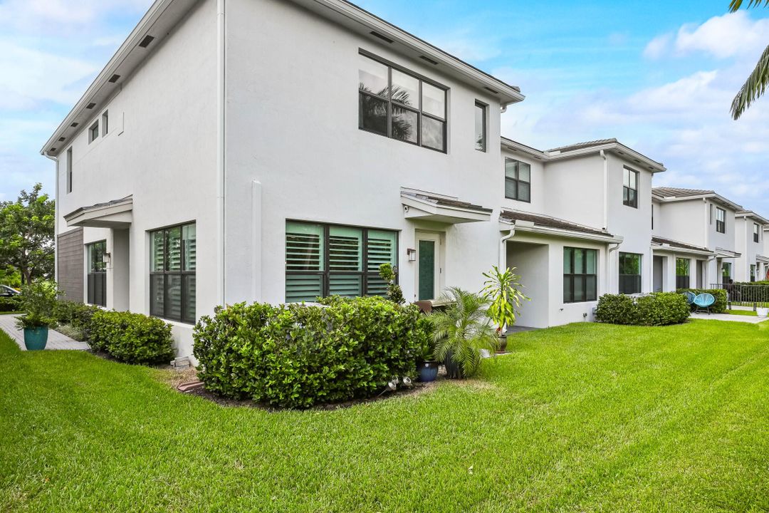 For Sale: $625,000 (3 beds, 2 baths, 1954 Square Feet)