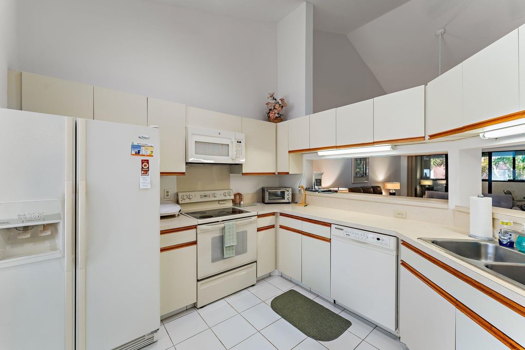 Active With Contract: $2,650 (2 beds, 2 baths, 1451 Square Feet)