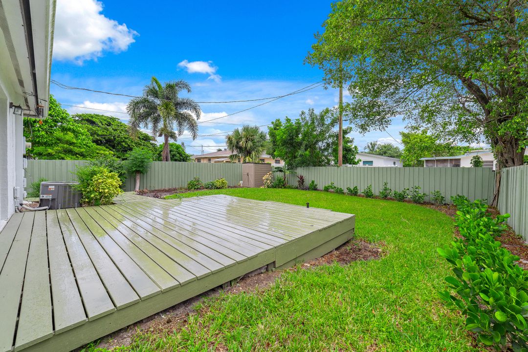 For Sale: $595,000 (3 beds, 2 baths, 1325 Square Feet)