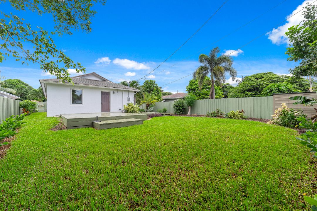 For Sale: $595,000 (3 beds, 2 baths, 1325 Square Feet)