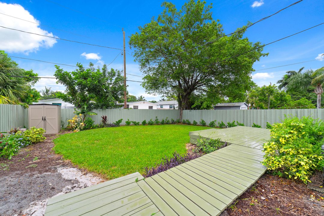 For Sale: $595,000 (3 beds, 2 baths, 1325 Square Feet)