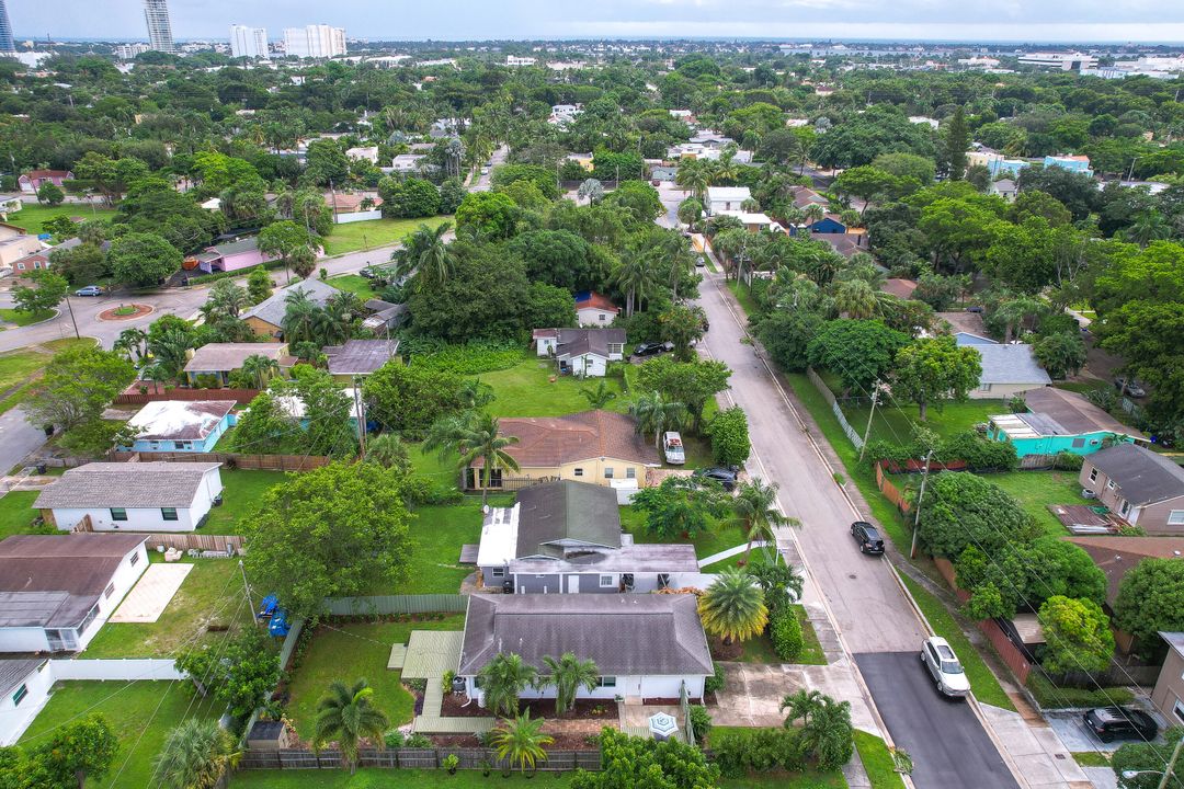 For Sale: $595,000 (3 beds, 2 baths, 1325 Square Feet)