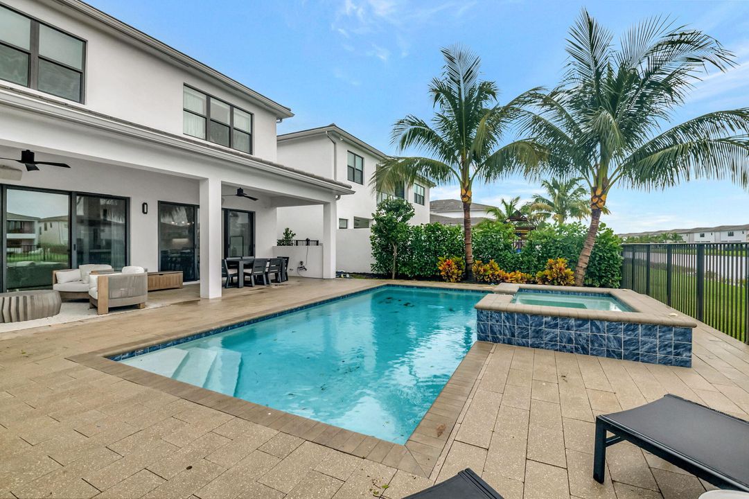 For Sale: $2,650,000 (5 beds, 5 baths, 4875 Square Feet)