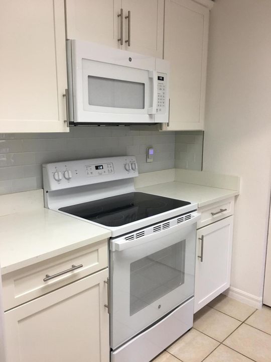 For Rent: $2,200 (1 beds, 1 baths, 765 Square Feet)