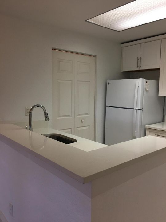 For Rent: $2,200 (1 beds, 1 baths, 765 Square Feet)