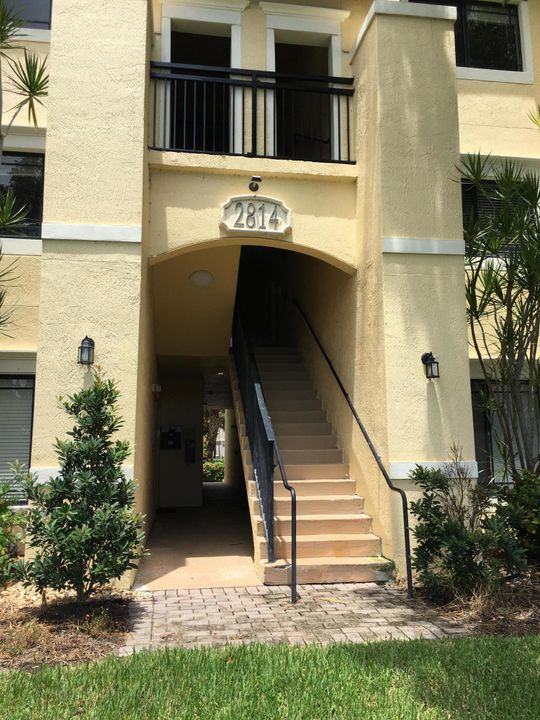 For Rent: $2,200 (1 beds, 1 baths, 765 Square Feet)