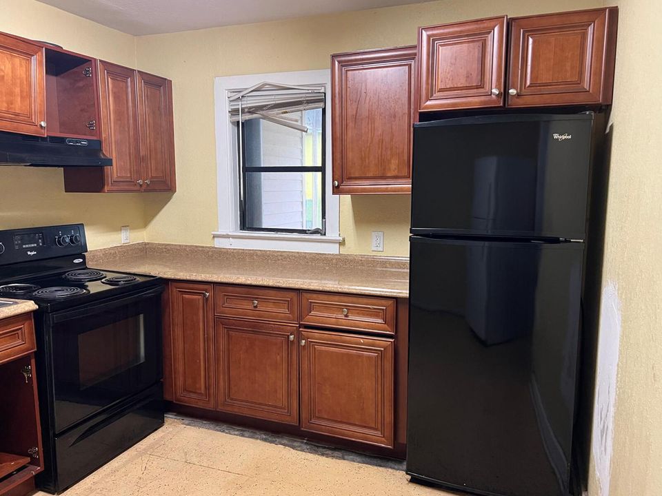 For Sale: $249,900 (3 beds, 2 baths, 1100 Square Feet)