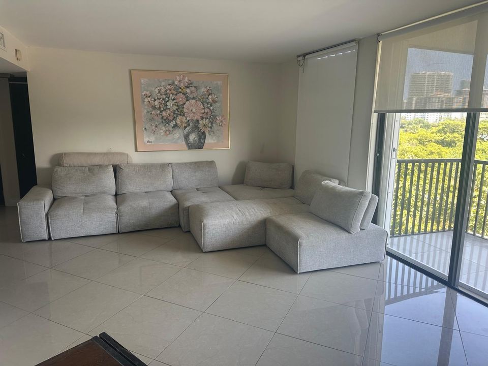 En Venta: $299,000 (2 camas, 2 baños, 1081 Pies cuadrados)