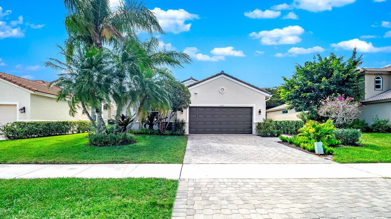 For Sale: $1,099,000 (4 beds, 2 baths, 2339 Square Feet)