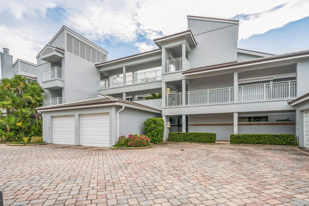 For Sale: $864,000 (2 beds, 2 baths, 1795 Square Feet)