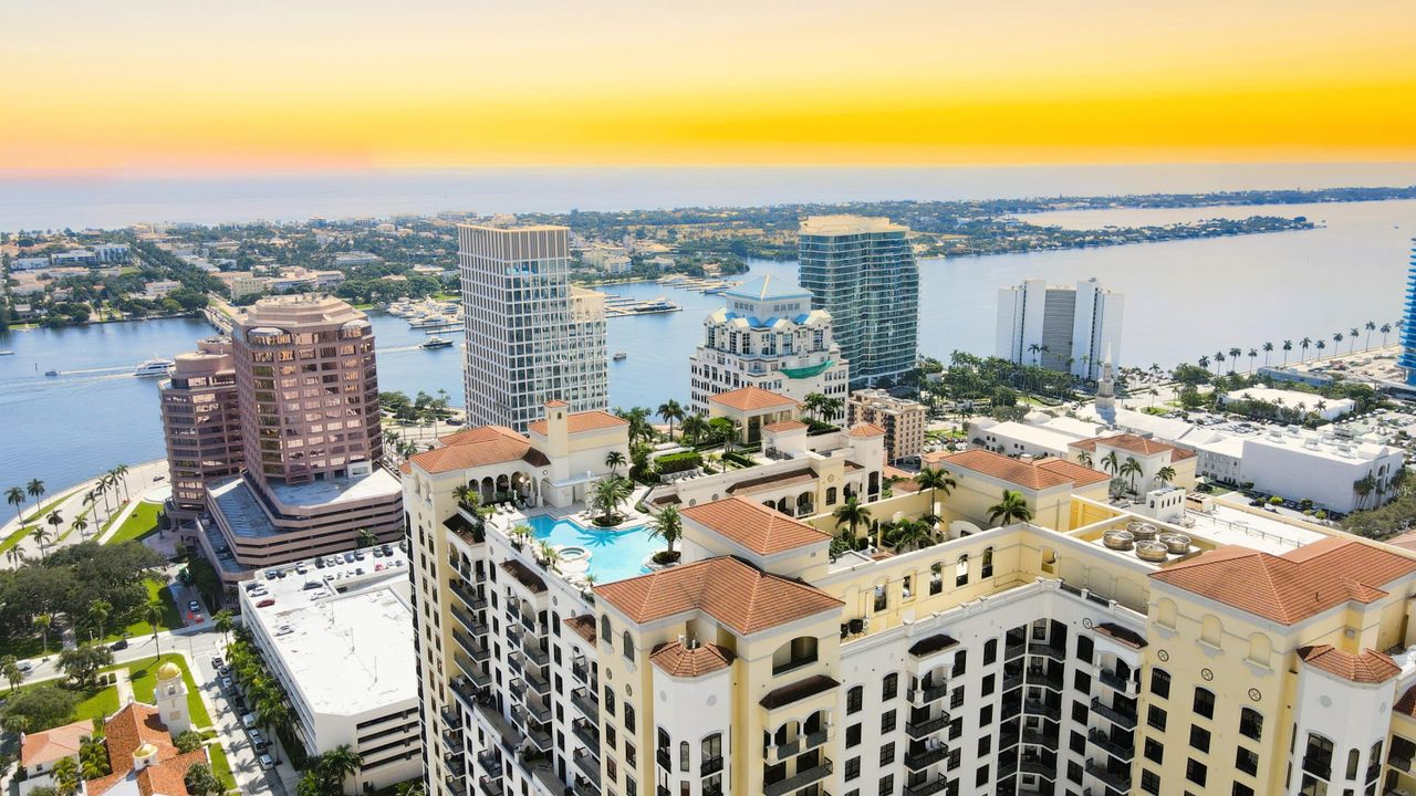 For Sale: $899,000 (2 beds, 2 baths, 1208 Square Feet)