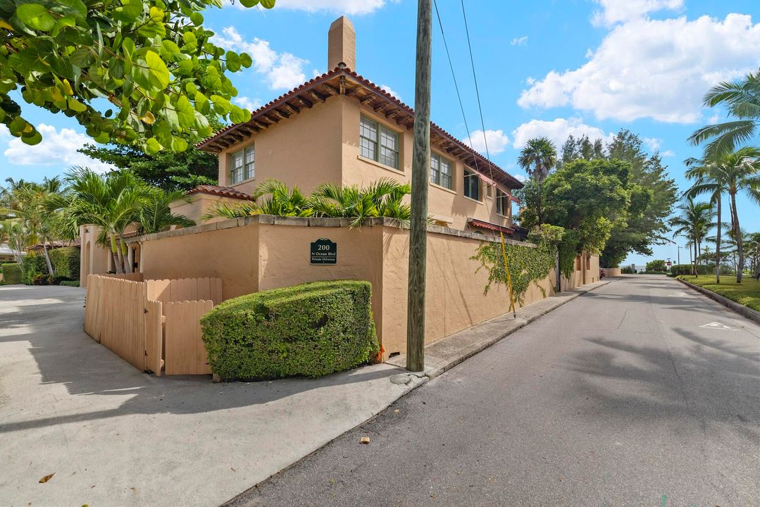 For Sale: $3,250,000 (2 beds, 2 baths, 1126 Square Feet)