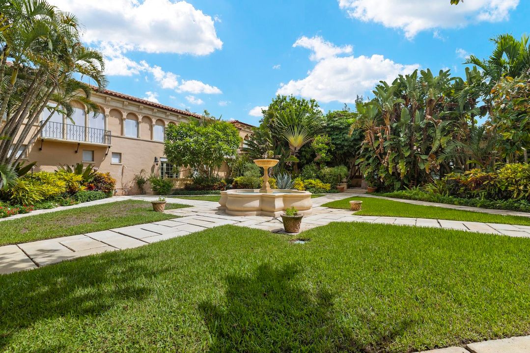 For Sale: $3,250,000 (2 beds, 2 baths, 1126 Square Feet)