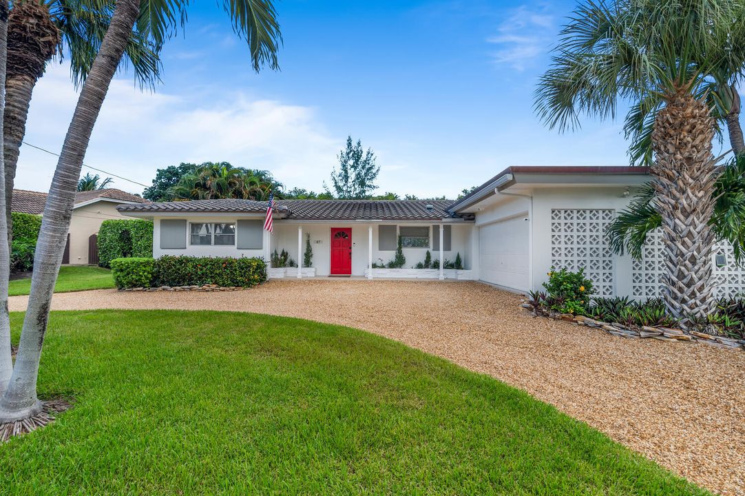 For Sale: $1,999,000 (3 beds, 2 baths, 1820 Square Feet)