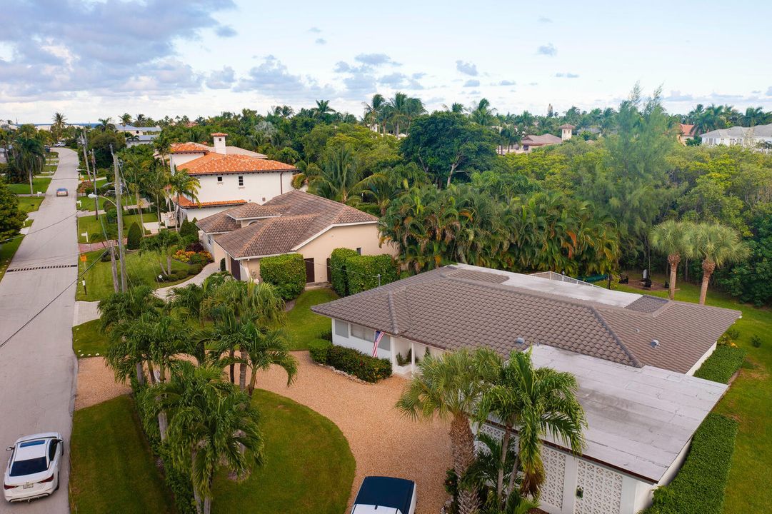 For Sale: $1,999,000 (3 beds, 2 baths, 1820 Square Feet)