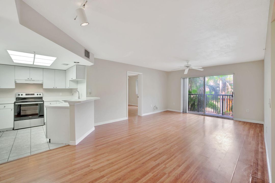 For Sale: $389,000 (2 beds, 2 baths, 1054 Square Feet)