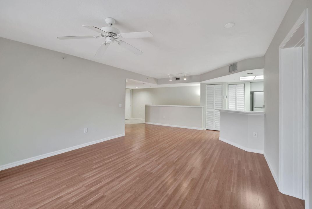 For Sale: $389,000 (2 beds, 2 baths, 1054 Square Feet)