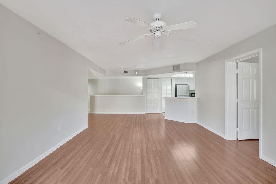 For Sale: $389,000 (2 beds, 2 baths, 1054 Square Feet)