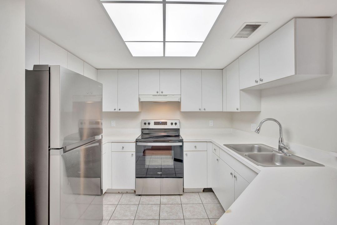 For Sale: $389,000 (2 beds, 2 baths, 1054 Square Feet)