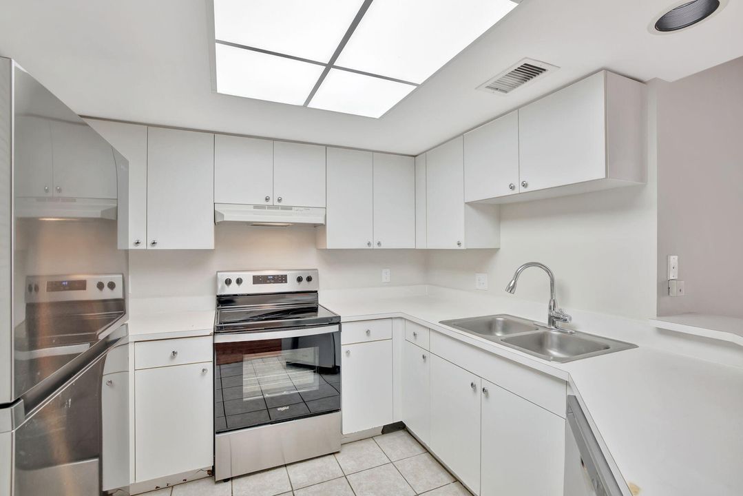 For Sale: $389,000 (2 beds, 2 baths, 1054 Square Feet)