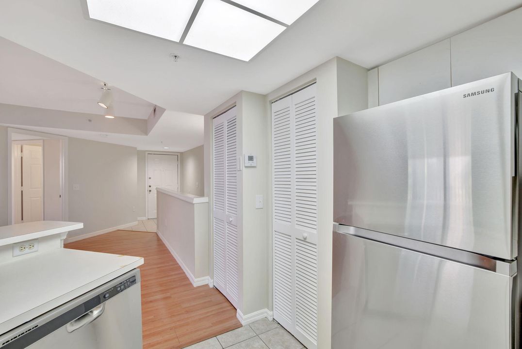 For Sale: $389,000 (2 beds, 2 baths, 1054 Square Feet)