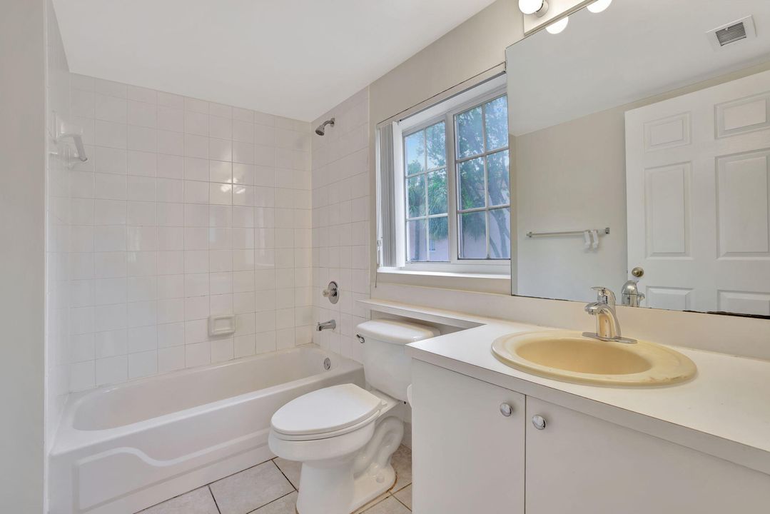 For Sale: $389,000 (2 beds, 2 baths, 1054 Square Feet)