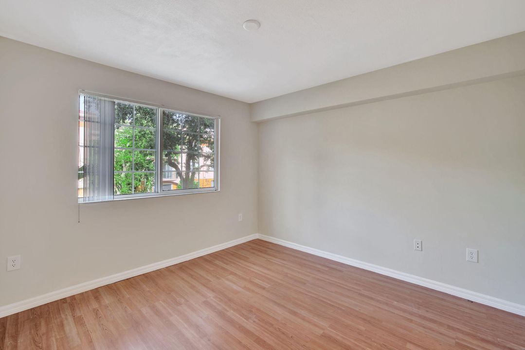 For Sale: $389,000 (2 beds, 2 baths, 1054 Square Feet)