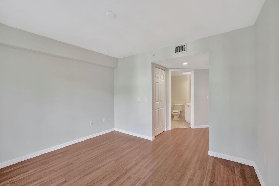 For Sale: $389,000 (2 beds, 2 baths, 1054 Square Feet)