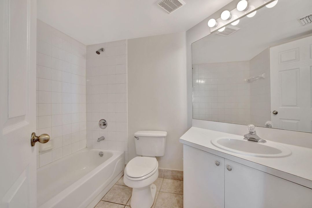 For Sale: $389,000 (2 beds, 2 baths, 1054 Square Feet)