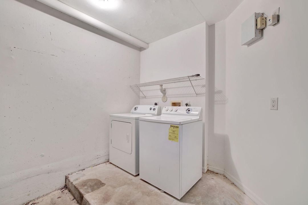 For Sale: $389,000 (2 beds, 2 baths, 1054 Square Feet)