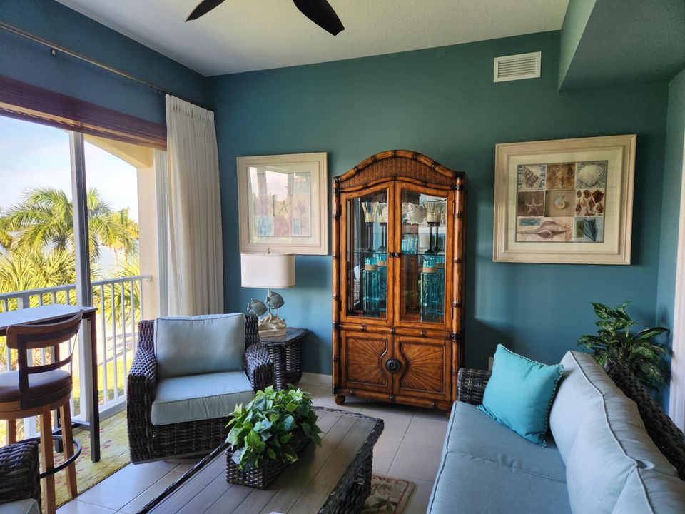 For Sale: $449,000 (2 beds, 2 baths, 1989 Square Feet)