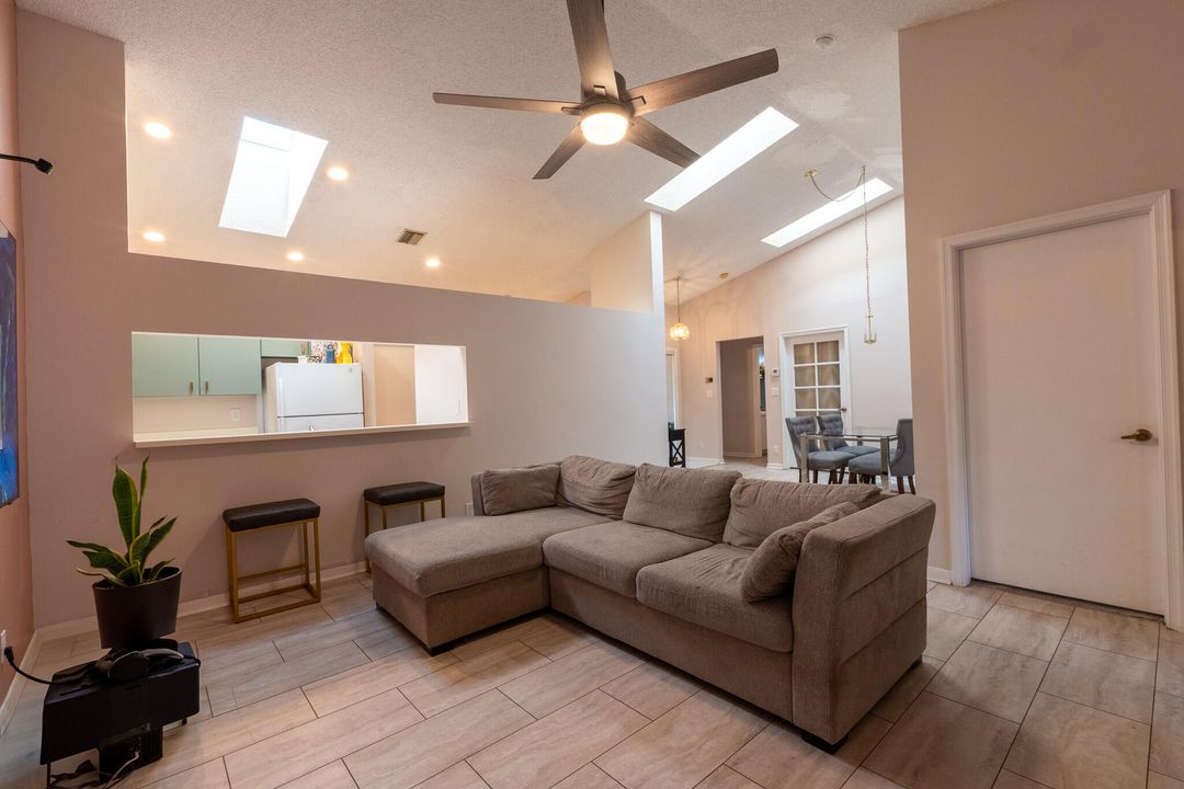 For Sale: $424,900 (3 beds, 2 baths, 1392 Square Feet)