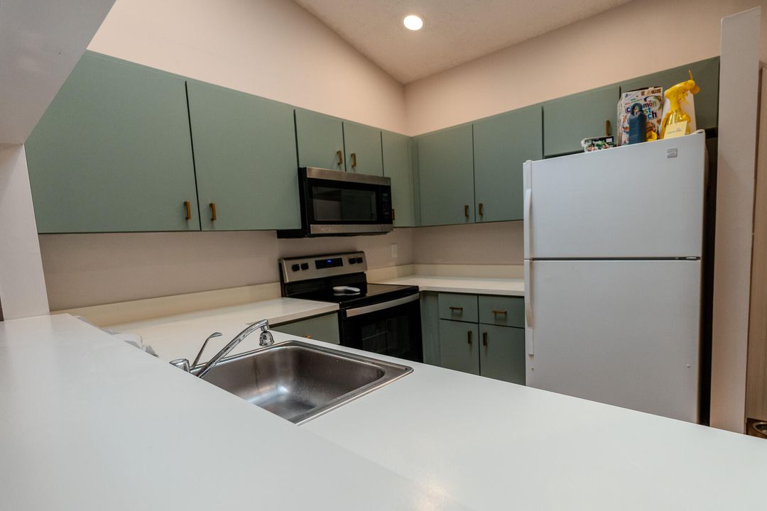 For Sale: $424,900 (3 beds, 2 baths, 1392 Square Feet)