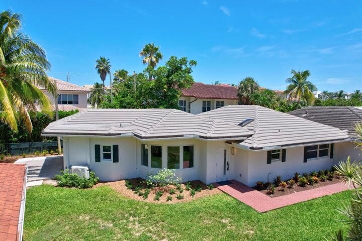 For Sale: $1,475,000 (3 beds, 3 baths, 2800 Square Feet)