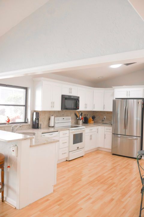 For Sale: $445,000 (2 beds, 2 baths, 1828 Square Feet)