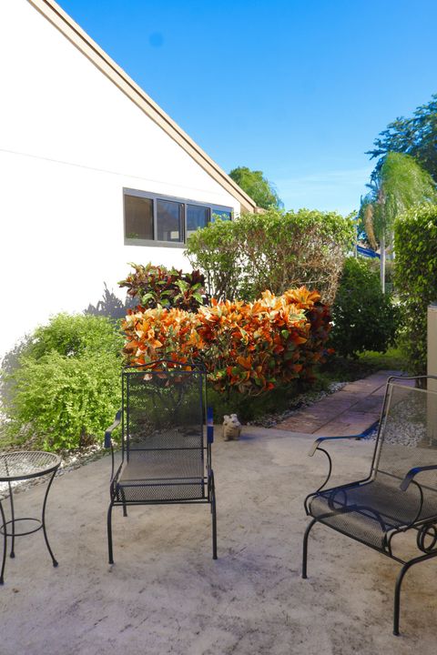 For Sale: $445,000 (2 beds, 2 baths, 1828 Square Feet)