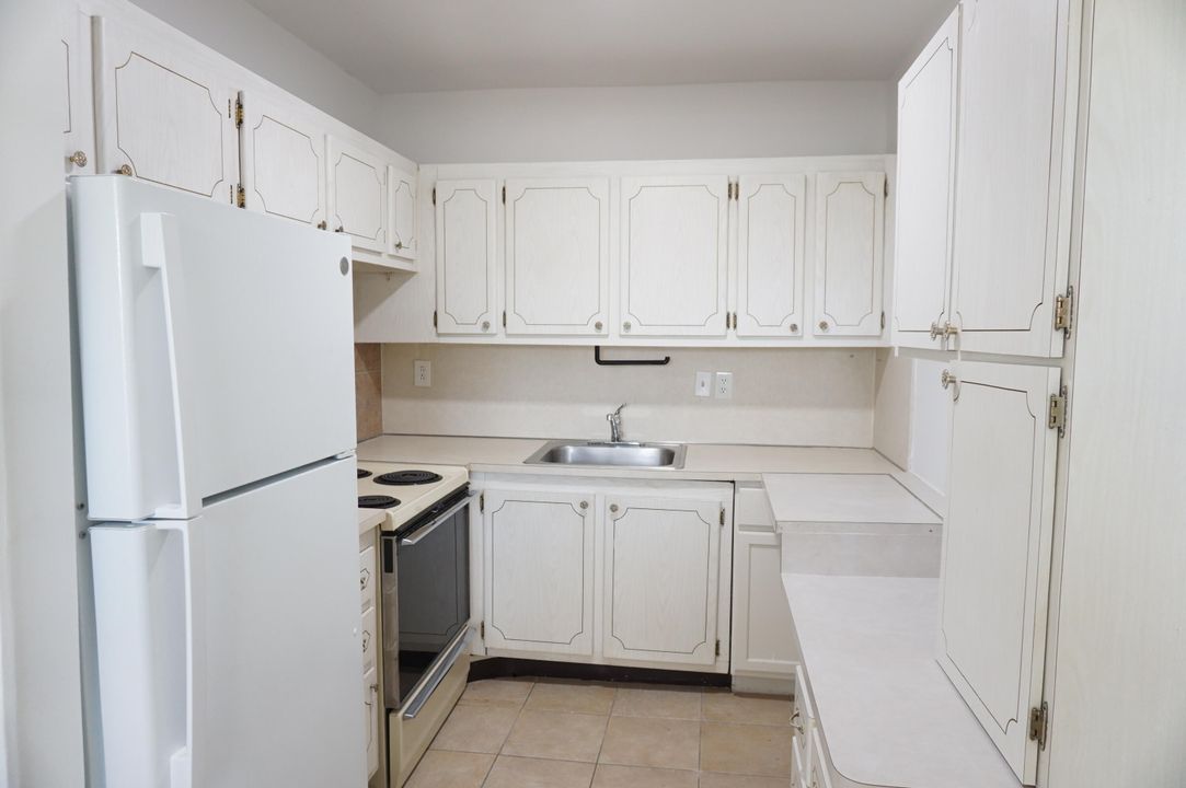 For Sale: $105,000 (2 beds, 1 baths, 819 Square Feet)