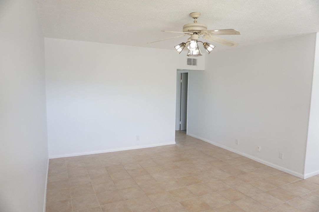 For Sale: $105,000 (2 beds, 1 baths, 819 Square Feet)