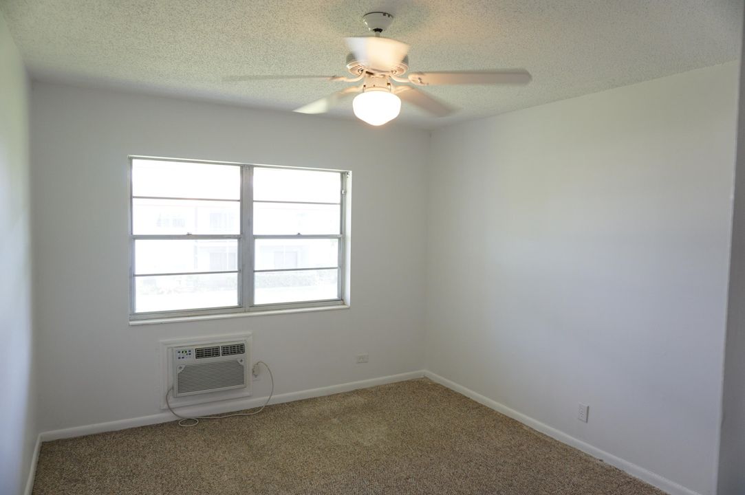 For Sale: $105,000 (2 beds, 1 baths, 819 Square Feet)