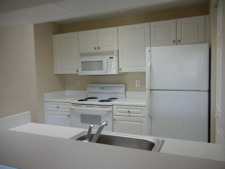 For Rent: $1,885 (1 beds, 1 baths, 765 Square Feet)