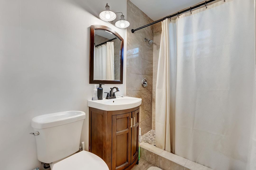 For Sale: $395,000 (2 beds, 1 baths, 800 Square Feet)