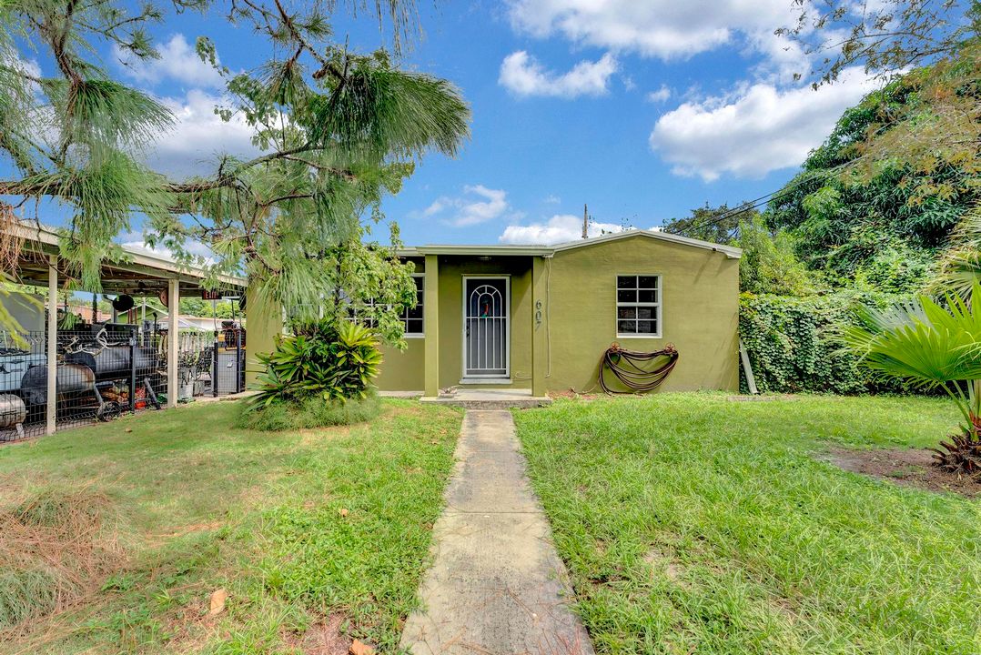 For Sale: $395,000 (2 beds, 1 baths, 800 Square Feet)