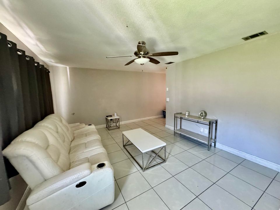 For Sale: $235,000 (3 beds, 2 baths, 1040 Square Feet)