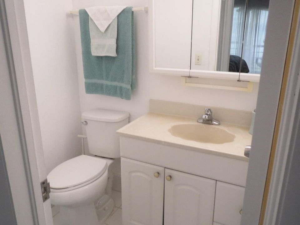 For Rent: $1,800 (1 beds, 1 baths, 798 Square Feet)