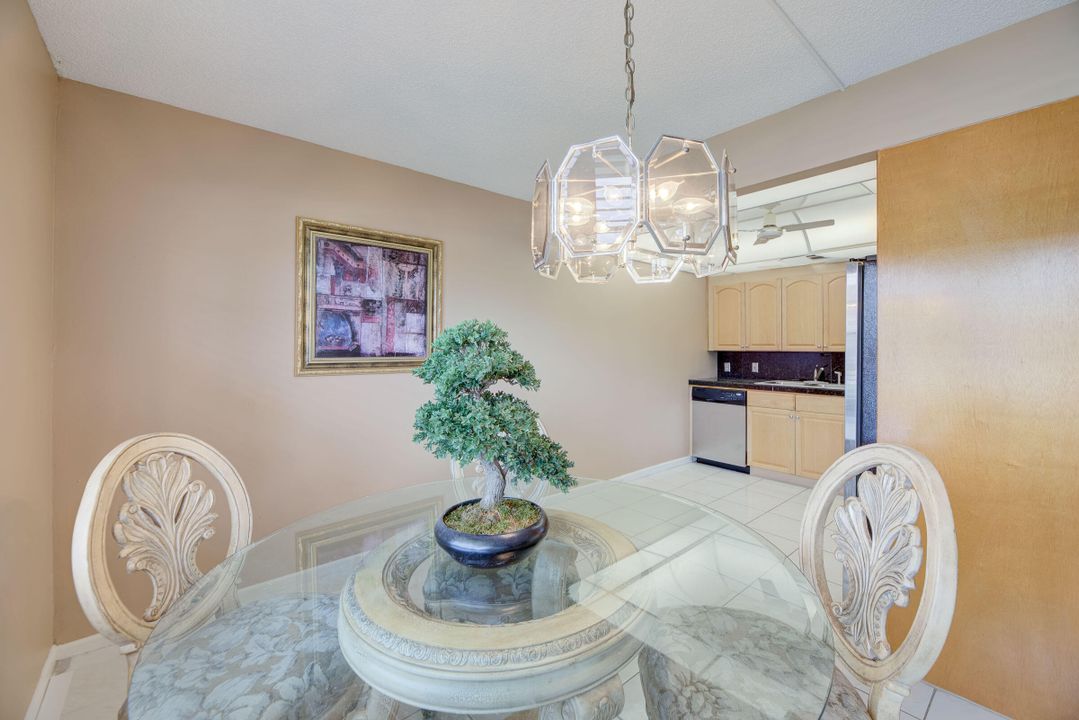 For Sale: $225,000 (2 beds, 2 baths, 1008 Square Feet)