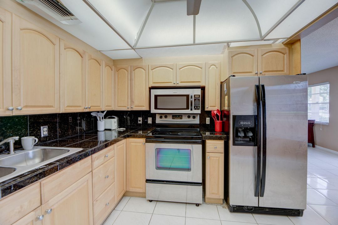 For Sale: $225,000 (2 beds, 2 baths, 1008 Square Feet)