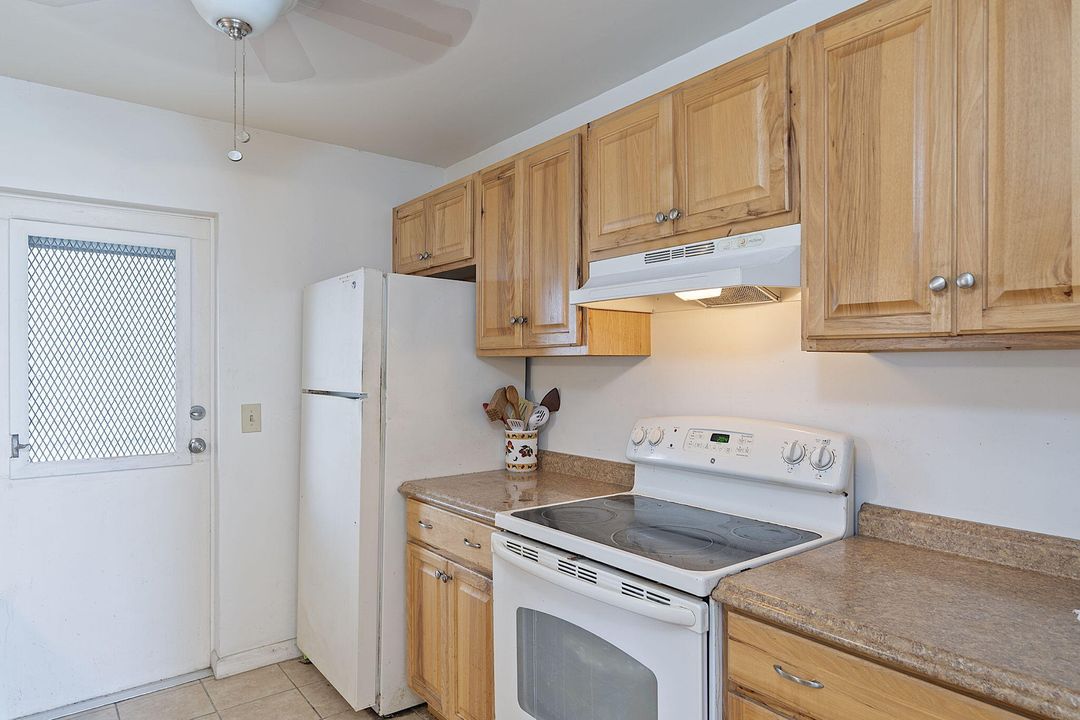 For Sale: $256,000 (2 beds, 2 baths, 1144 Square Feet)