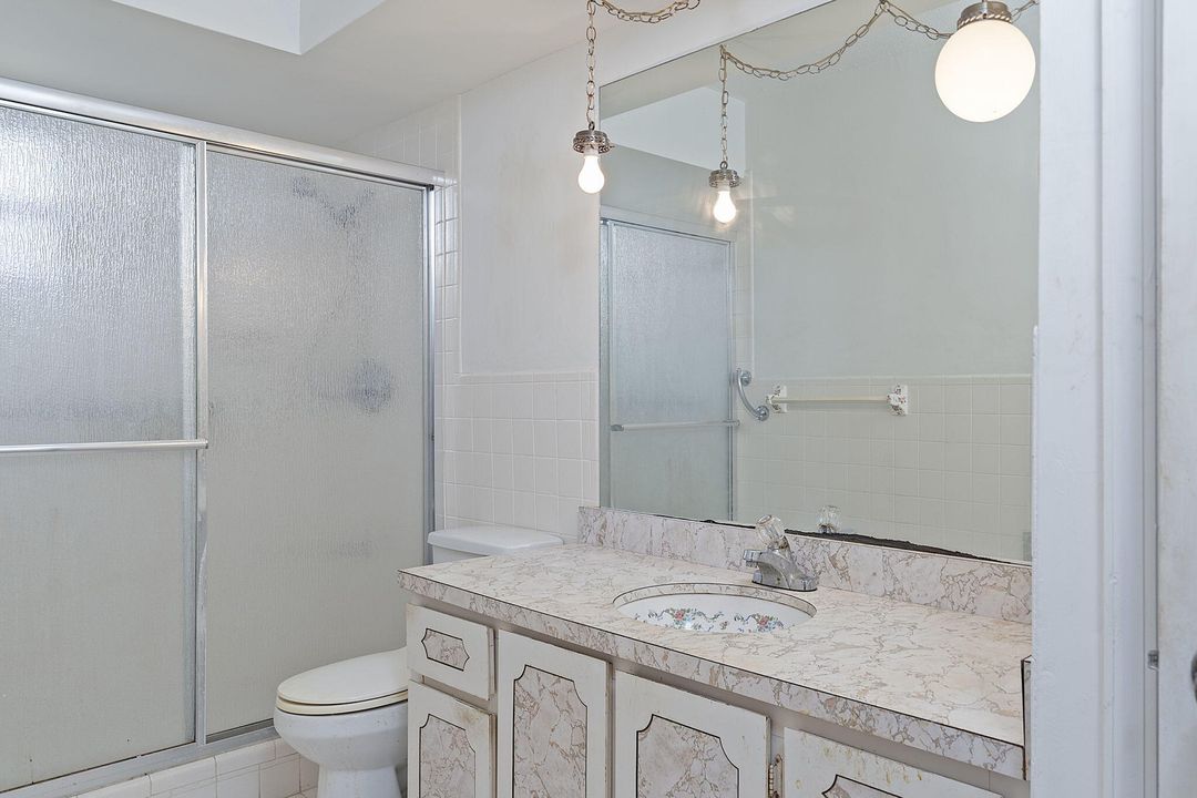 For Sale: $256,000 (2 beds, 2 baths, 1144 Square Feet)